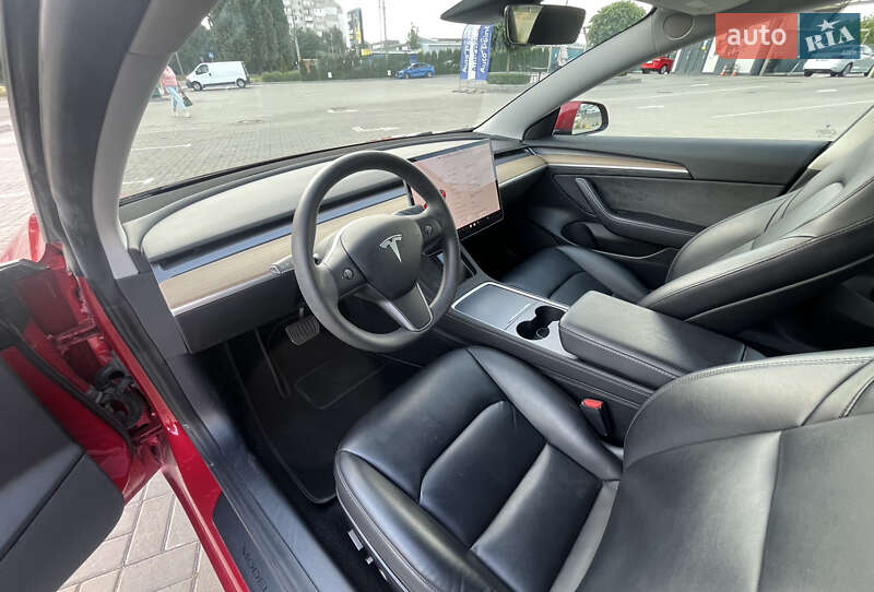 Седан Tesla Model 3 2021 в Черкасах