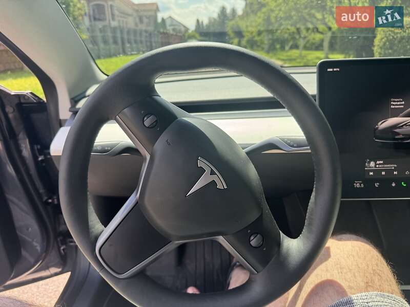 Седан Tesla Model 3 2023 в Ровно