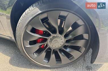 Седан Tesla Model 3 2023 в 