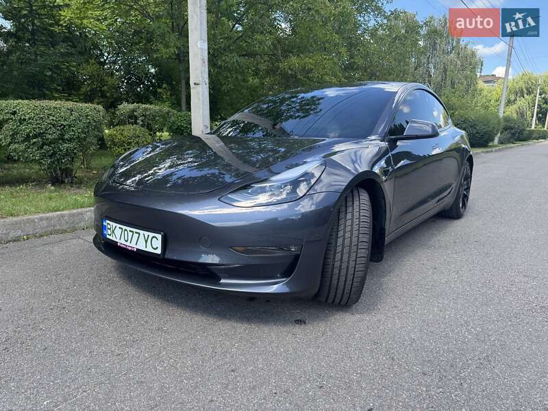 Седан Tesla Model 3 2023 в Ровно