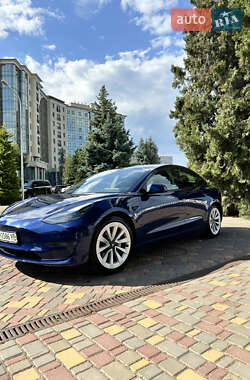 Седан Tesla Model 3 2022 в 