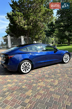 Седан Tesla Model 3 2022 в 