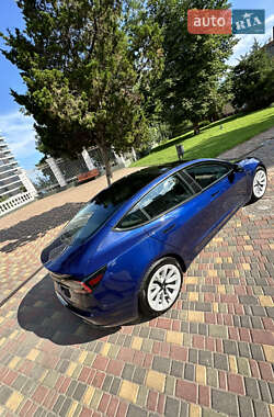 Седан Tesla Model 3 2022 в 