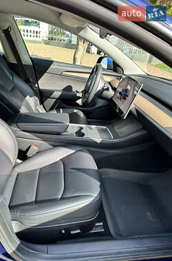 Седан Tesla Model 3 2022 в 