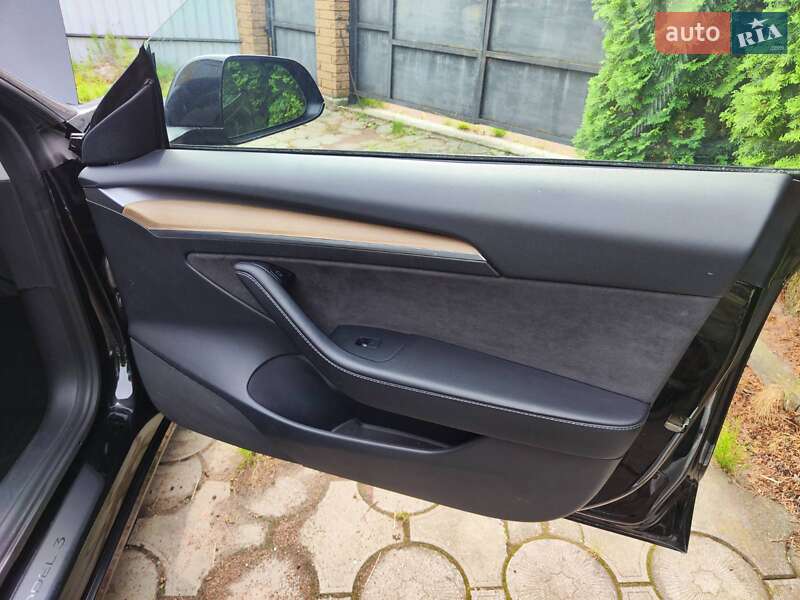 Седан Tesla Model 3 2021 в Броварах