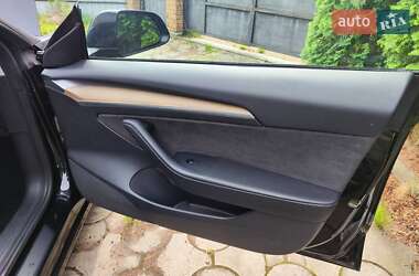 Седан Tesla Model 3 2021 в 