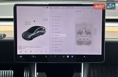 Седан Tesla Model 3 2019 в 