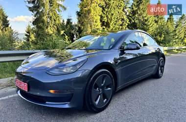 Седан Tesla Model 3 2023 в 