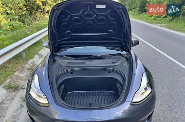 Седан Tesla Model 3 2023 в 