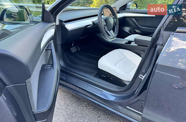 Седан Tesla Model 3 2023 в 
