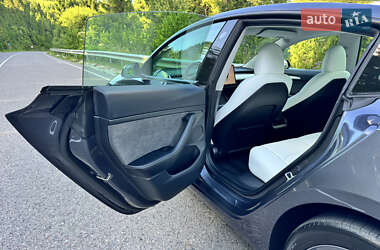 Седан Tesla Model 3 2023 в 