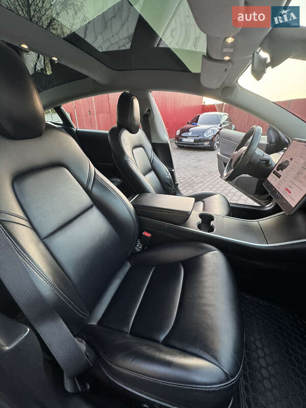 Седан Tesla Model 3 2019 в Владимире