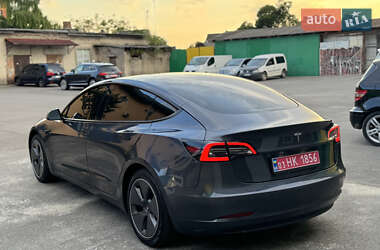 Седан Tesla Model 3 2021 в 