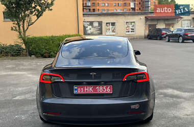 Седан Tesla Model 3 2021 в 