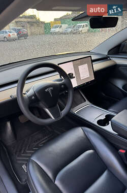 Седан Tesla Model 3 2021 в 