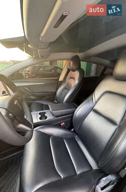 Седан Tesla Model 3 2021 в 