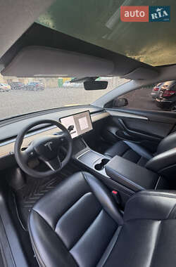 Седан Tesla Model 3 2021 в 