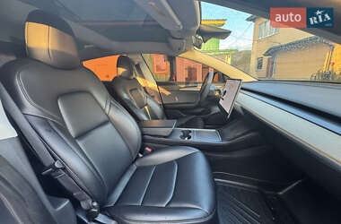 Седан Tesla Model 3 2021 в 