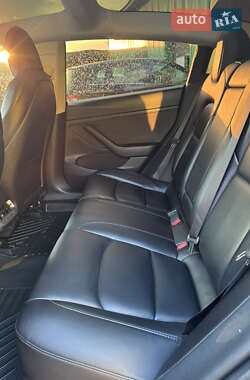 Седан Tesla Model 3 2021 в 
