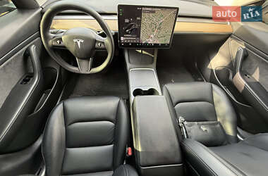 Седан Tesla Model 3 2020 в 