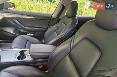 Седан Tesla Model 3 2022 в 