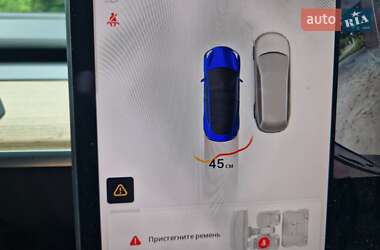 Седан Tesla Model 3 2022 в 