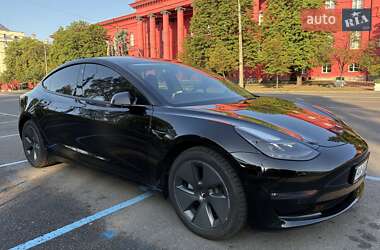 Седан Tesla Model 3 2022 в 