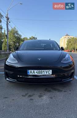 Седан Tesla Model 3 2022 в 