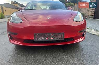 Седан Tesla Model 3 2022 в 