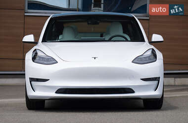Седан Tesla Model 3 2023 в 