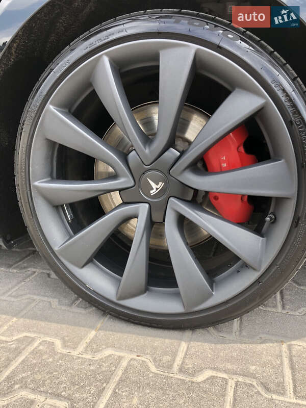 Седан Tesla Model 3 2019 в Києві