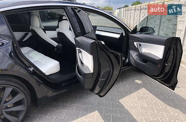 Седан Tesla Model 3 2019 в Киеве