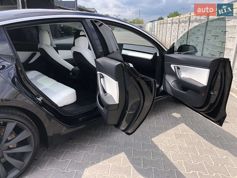 Седан Tesla Model 3 2019 в Києві