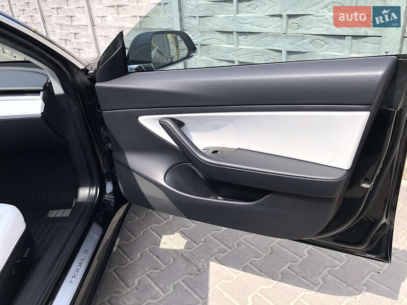 Седан Tesla Model 3 2019 в Києві