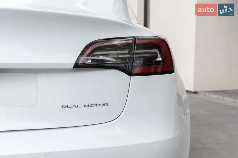 Седан Tesla Model 3 2020 в Луцке