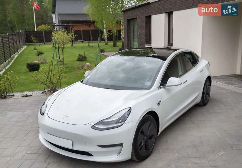Седан Tesla Model 3 2020 в Луцке