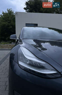 Седан Tesla Model 3 2020 в 