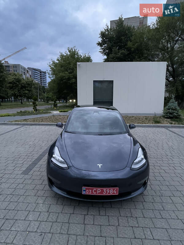 Седан Tesla Model 3 2020 в Львове