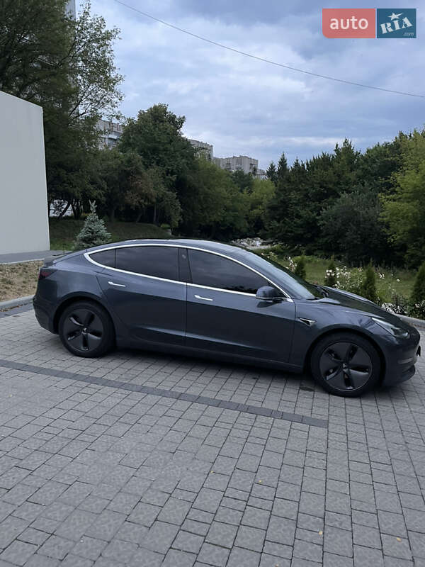 Седан Tesla Model 3 2020 в Львове