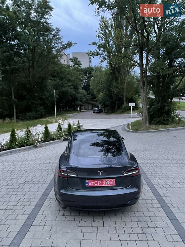 Седан Tesla Model 3 2020 в Львове