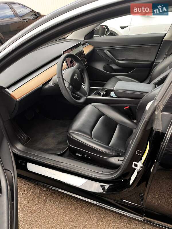 Седан Tesla Model 3 2018 в Києві