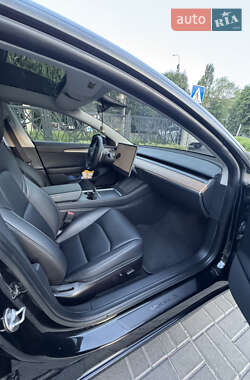 Седан Tesla Model 3 2022 в 