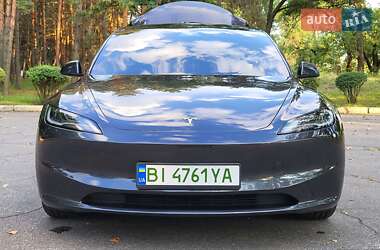 Седан Tesla Model 3 2024 в Кременчуці