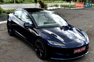 Седан Tesla Model 3 2024 в 