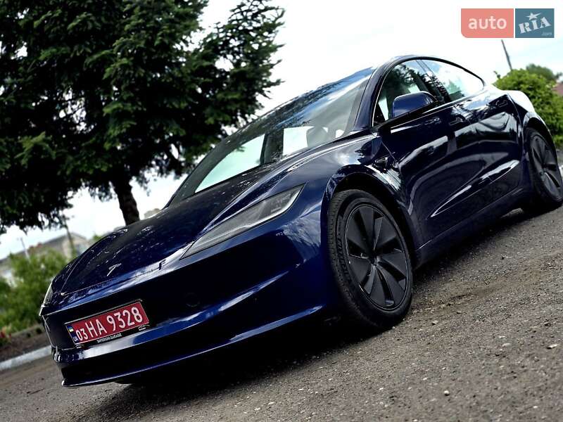 Tesla Model 3 2024