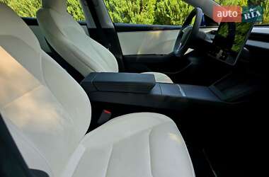 Седан Tesla Model 3 2024 в 