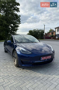 Седан Tesla Model 3 2022 в 