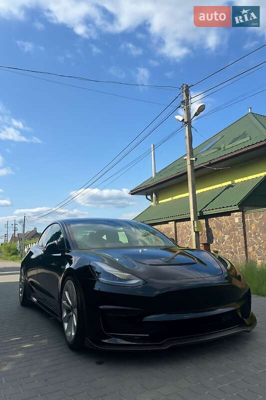 Tesla Model 3 2022
