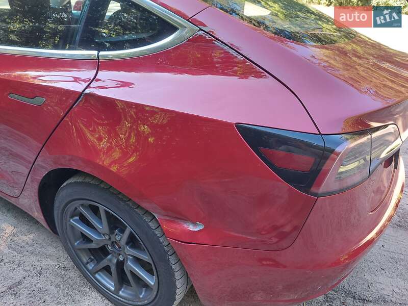 Седан Tesla Model 3 2019 в Львове