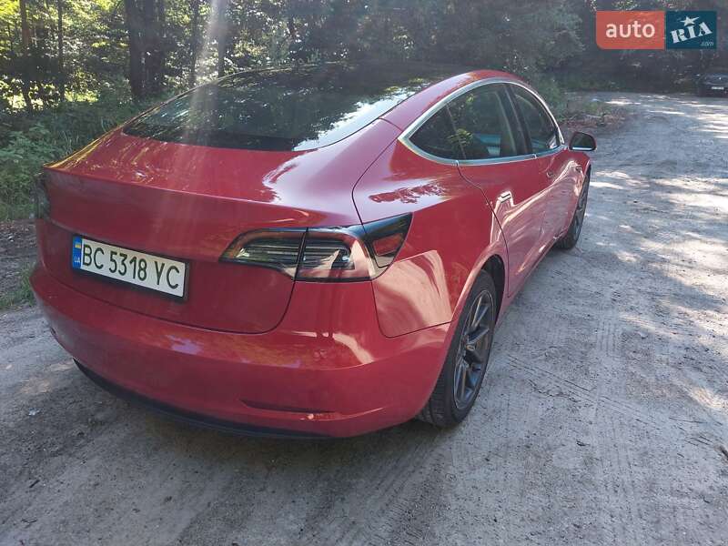 Седан Tesla Model 3 2019 в Львове